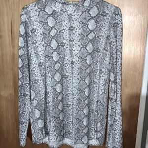 MAURICES WOMANS MEDIUM TOP